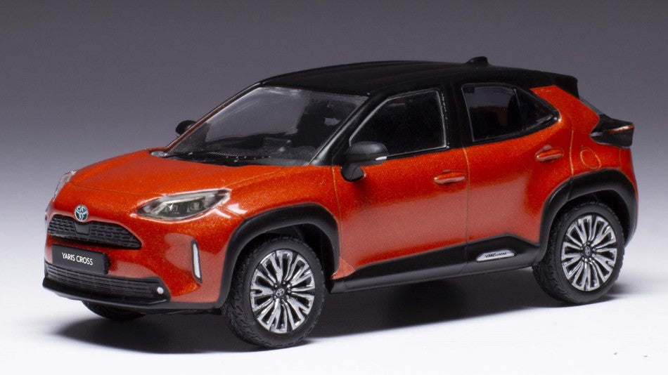 MODELLINO IN SCALA COMPATIBILE CON TOYOTA YARIS CROSS 2022 MET.ORANGE 1:43 IXO MODEL CLC510