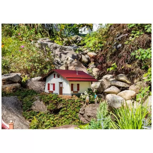 Chalet con intonaco chiaro da montare POLA G 967 - G : 1/22.5 - in montagna