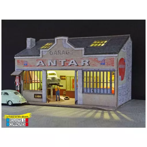 Vieux garage avec pompe à essence murale - Régions et Compagnies PRO700 - HO 1/87