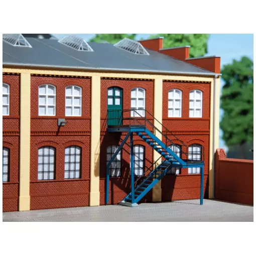 Una scala esterna + porta/tappeto coordinato AUHAGEN 80101 - HO 1/87 65x30x70mm