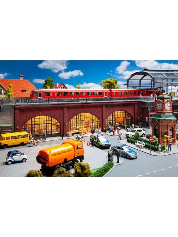 FALLER 120571 Scala HO Segmento ferroviario sopraelevato con archi e vetrate