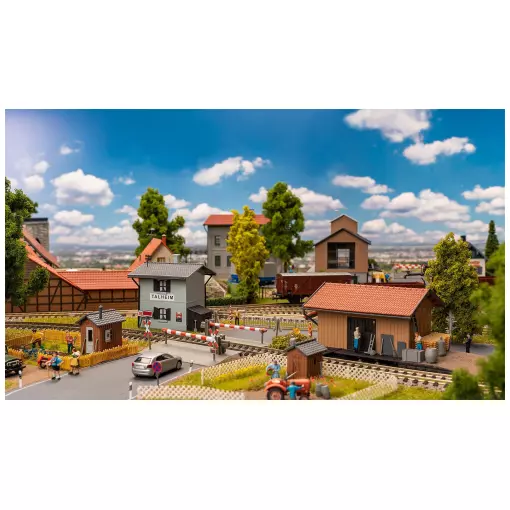 Al passaggio a livello - Faller 190141 - HO 1/87