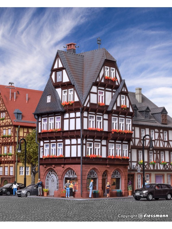 KIBRI 38450 Scala HO Palazzo di citta con negozi ed intelaiatura