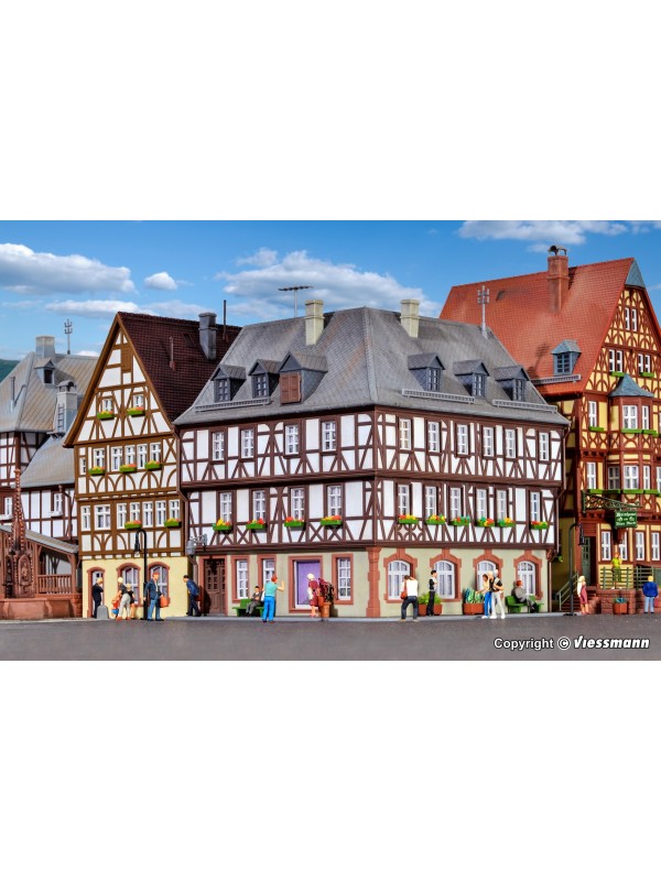 KIBRI 38904 Scala HO Casa ad angolo con intelaiatura (città di di Miltelberg)