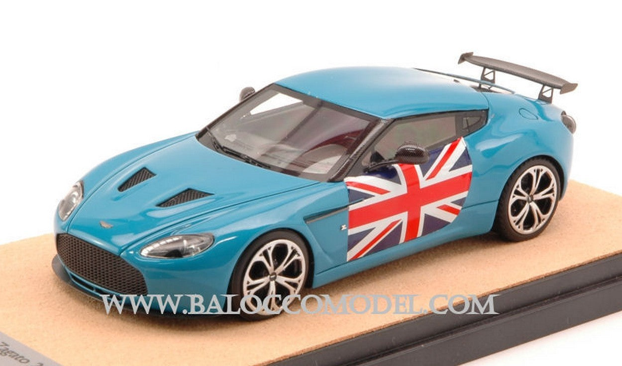 MODELLINO IN SCALA COMPATIBILE CON ASTON MARTIN V12 ZAGATO 2012 BABY BLU W/ENGLISH FLAG ED.LIM.PCS 10 1:43 TECNOMODEL TMDMI52AV