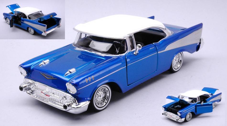 MODELLINO IN SCALA COMPATIBILE CON CHEVROLET BEL AIR "GET LOW" SERIES W/VISOR 1957 CANDY BLUE/WHITE 1:24 MOTORMAX MTM79030B