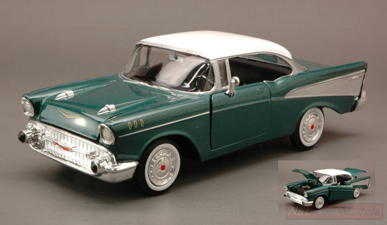 MODELLINO IN SCALA COMPATIBILE CON CHEVY BEL AIR 1957 GREEN MET.WHITE ROOF 1:24 MOTORMAX MTM73228MG