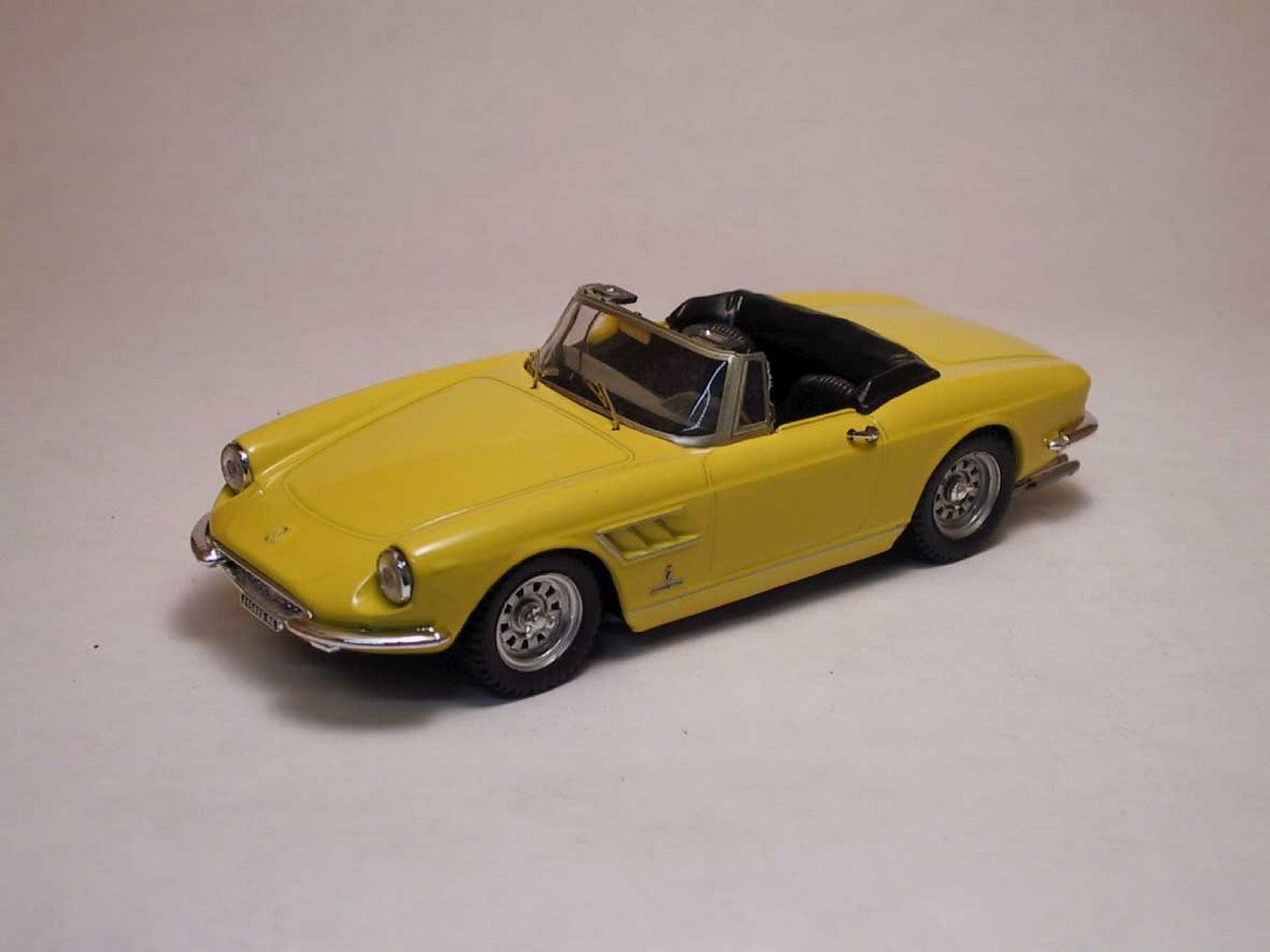 MODELLINO IN SCALA COMPATIBILE CON FERRARI 330 GT SPIDER 1966 YELLOW 1:43 BEST MODEL BT9131