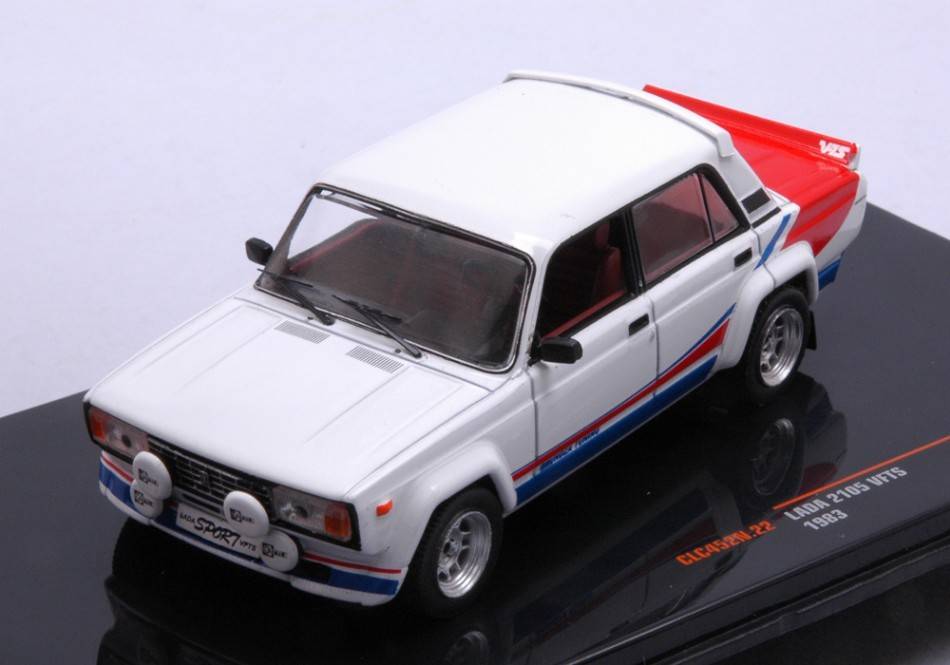 MODELLINO IN SCALA COMPATIBILE CON LADA 2105 VFTS 1983 WHITE 1:43 IXO MODEL CLC452