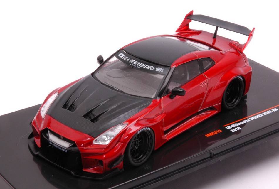 MODELLINO IN SCALA COMPATIBILE CON NISSAN 35GT-RR LB-SILHOUETTE WORKS GT 2019 MET.RED 1:43 IXO MODEL MOC313