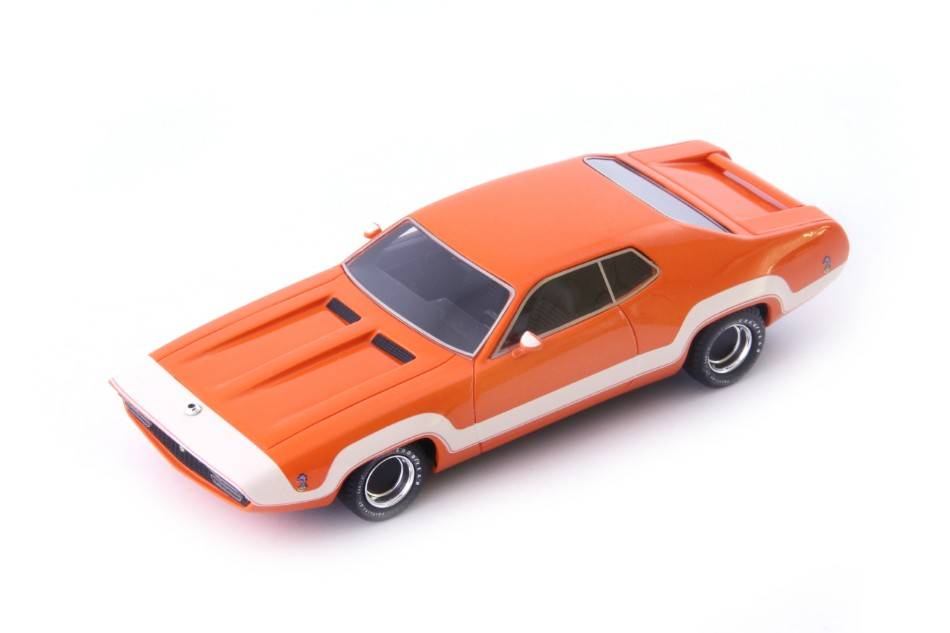 MODELLINO IN SCALA COMPATIBILE CON PLYMOUTH ROAD RUNNER RAPID TRANSIT 1971 ORANGE 1:43 AVENUE43 AVN60081