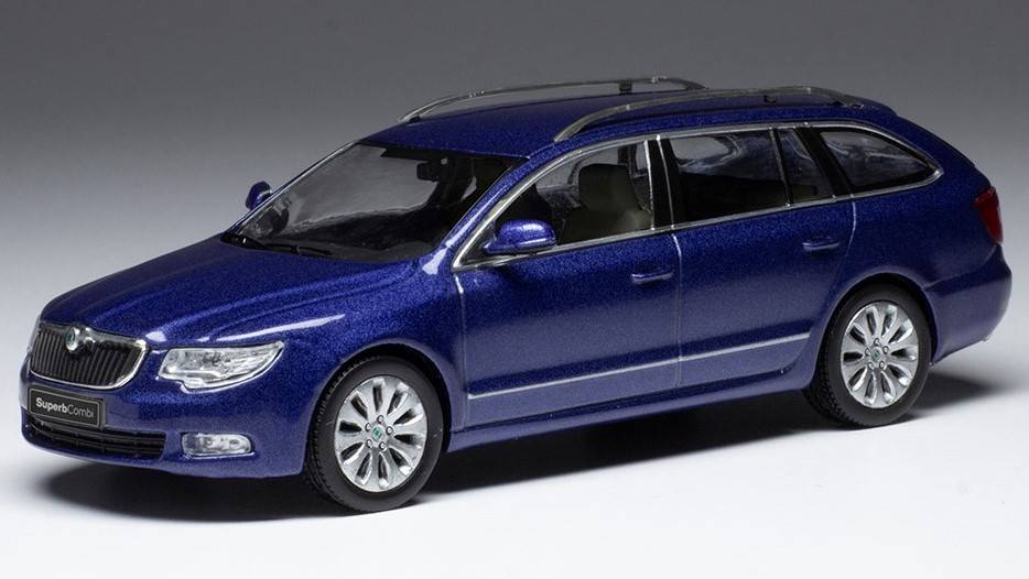 MODELLINO IN SCALA COMPATIBILE CON SKODA SUPERB II 3T 2008 MET.BLUE 1:43 IXO MODEL CLC470