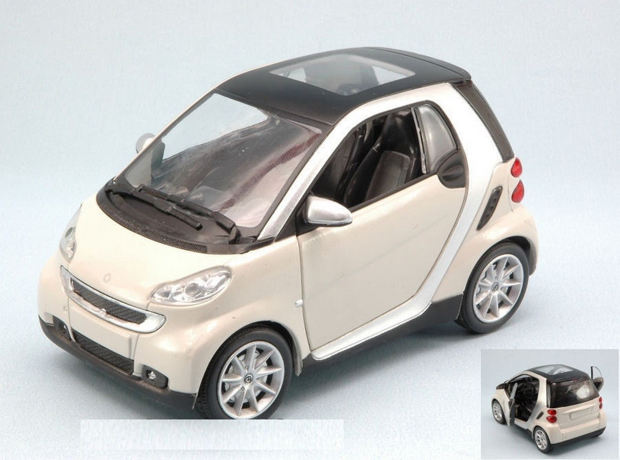 MODELLINO IN SCALA COMPATIBILE CON SMART FORTWO II SERIE 2007 WHITE 1:24 NEW RAY NY71033W
