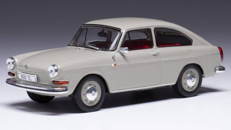 MODELLINO IN SCALA COMPATIBILE CON VW 1600 TL 1969 BEIGE 1:43 IXO MODEL CLC503