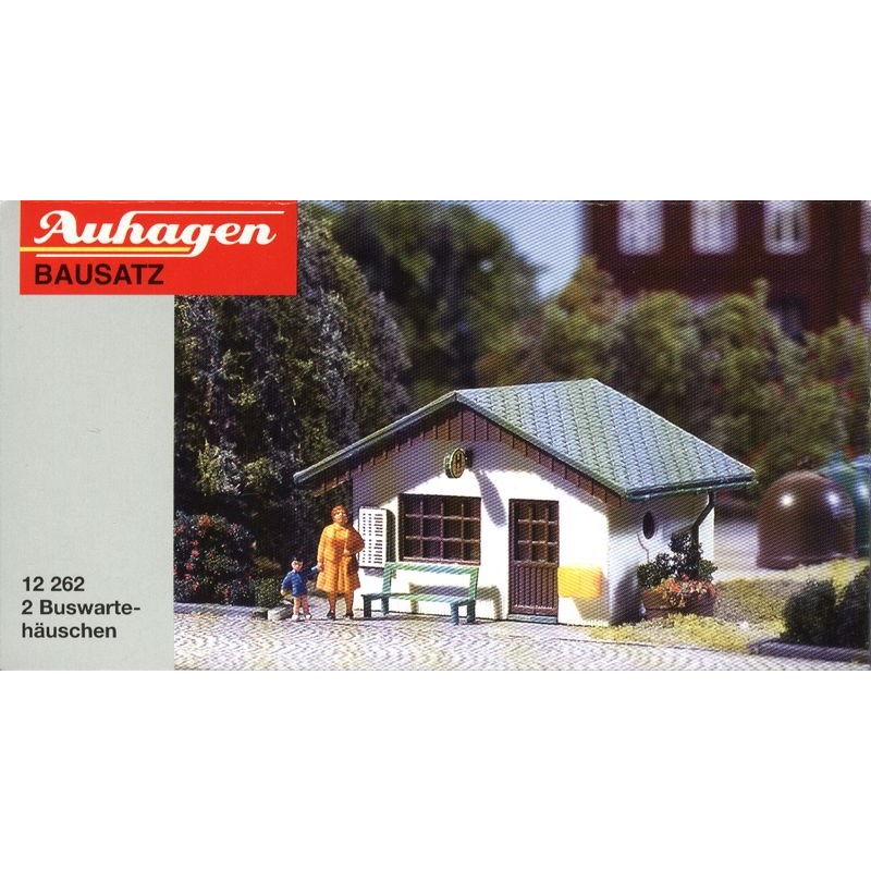 La piccola stazione attende gli autobus. AUHAGEN 12262