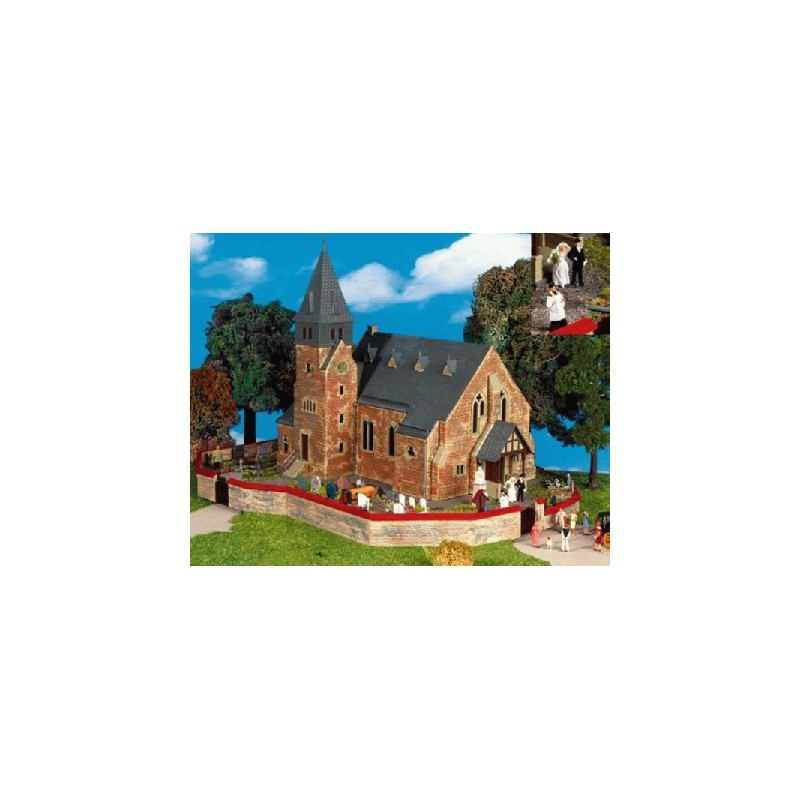 Incastona la chiesa e il muro di pietra. KIBRI 39766