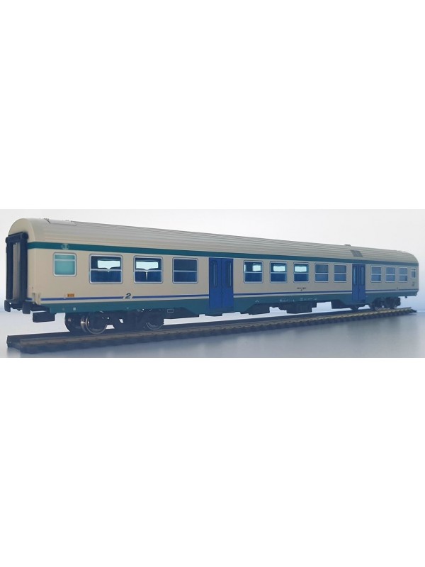 VITRAINS 3202 Scala HO Carrozza MDVC di 2^ classe livrea XMPR tetto bianco Trenitalia
